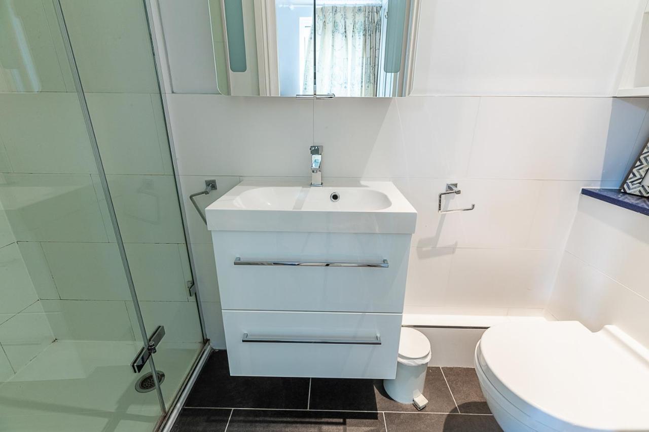 Appartamento Joivy Stunning 3 Bed, 2 Bath House With Garden And Rooftop Terrace Londra Esterno foto